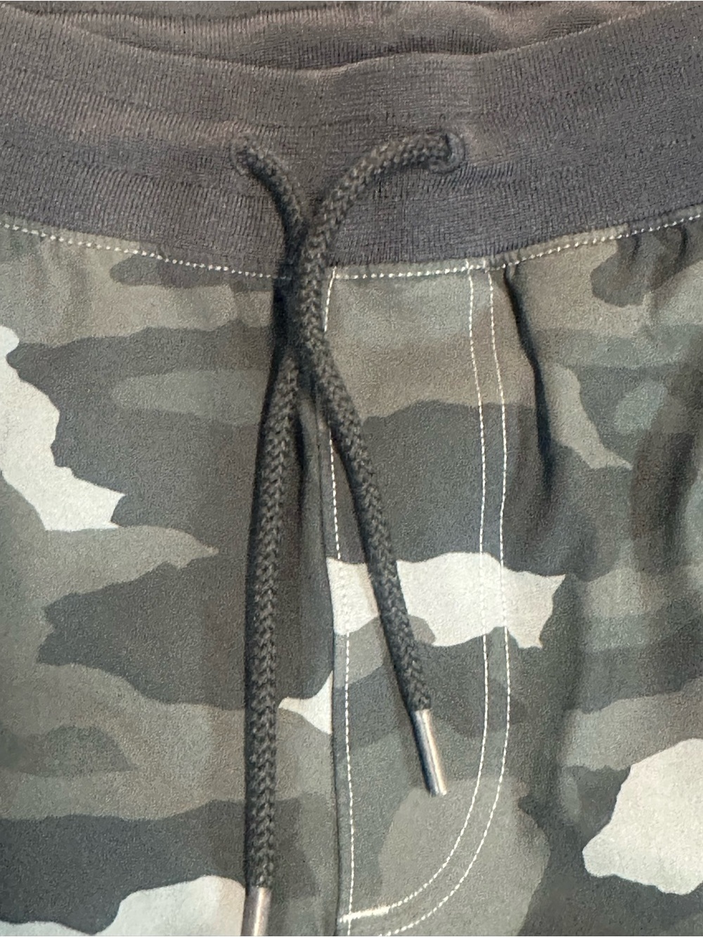 Under Armour Men's Black & Gray Camo Joggers - Picture 5 of 8